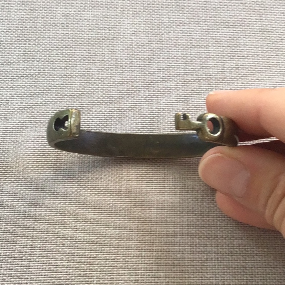 Jewelmint Lock&Key Cuff - Picture 2 of 5